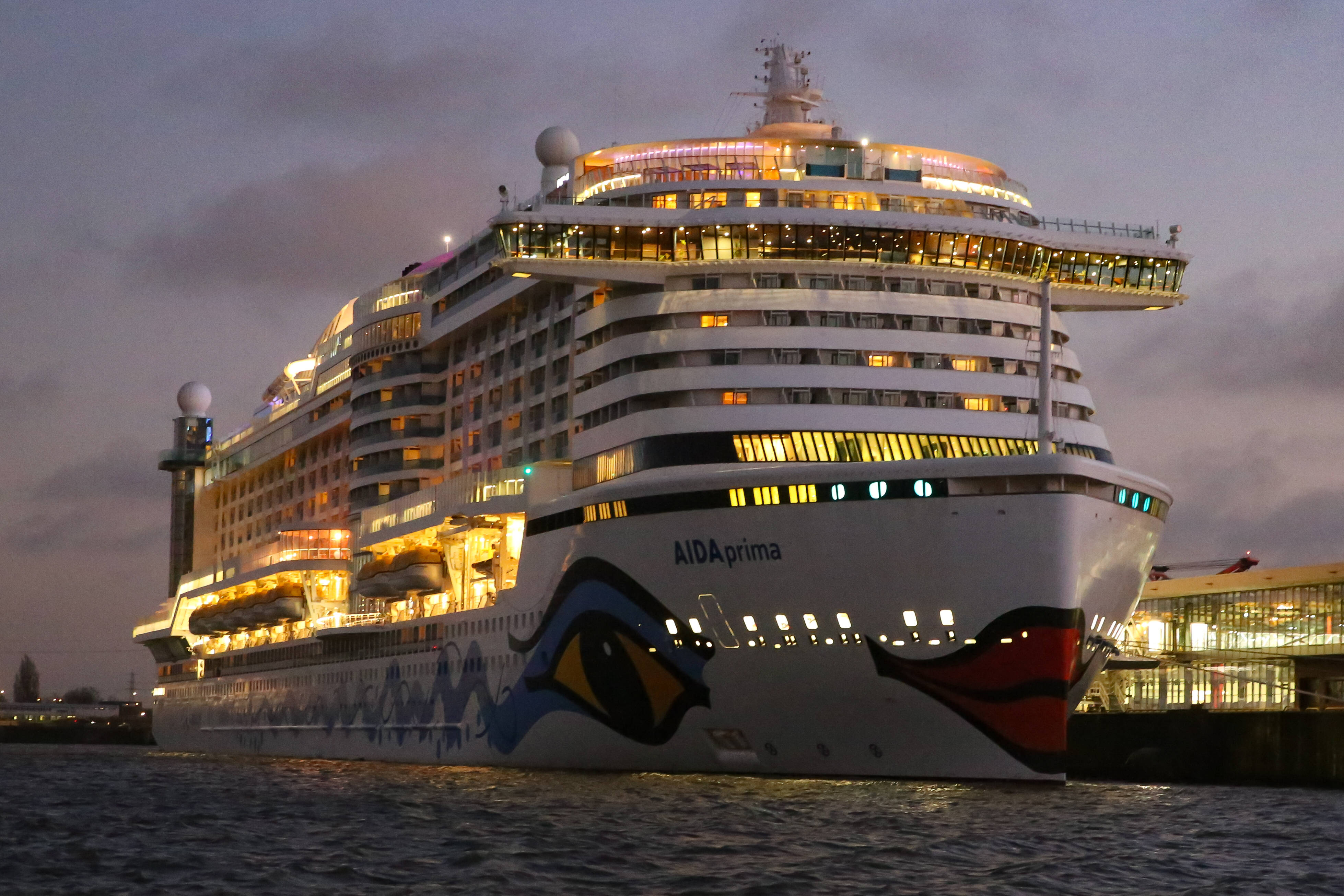 Deutsches Kreuzfahrtschiff muss plötzlich Kurs ändern! Medizinischer Notfall auf der AIDA!