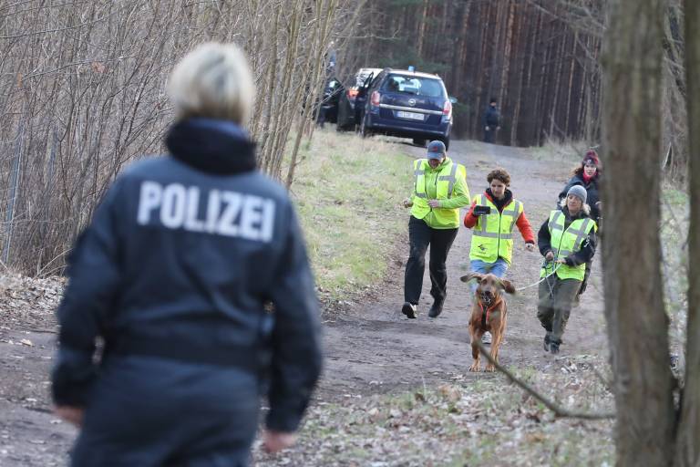 Polizei sucht Zeugen! Frau stirbt nach Unfall - Fahrer flüchtet einfach von der Unfallstelle!