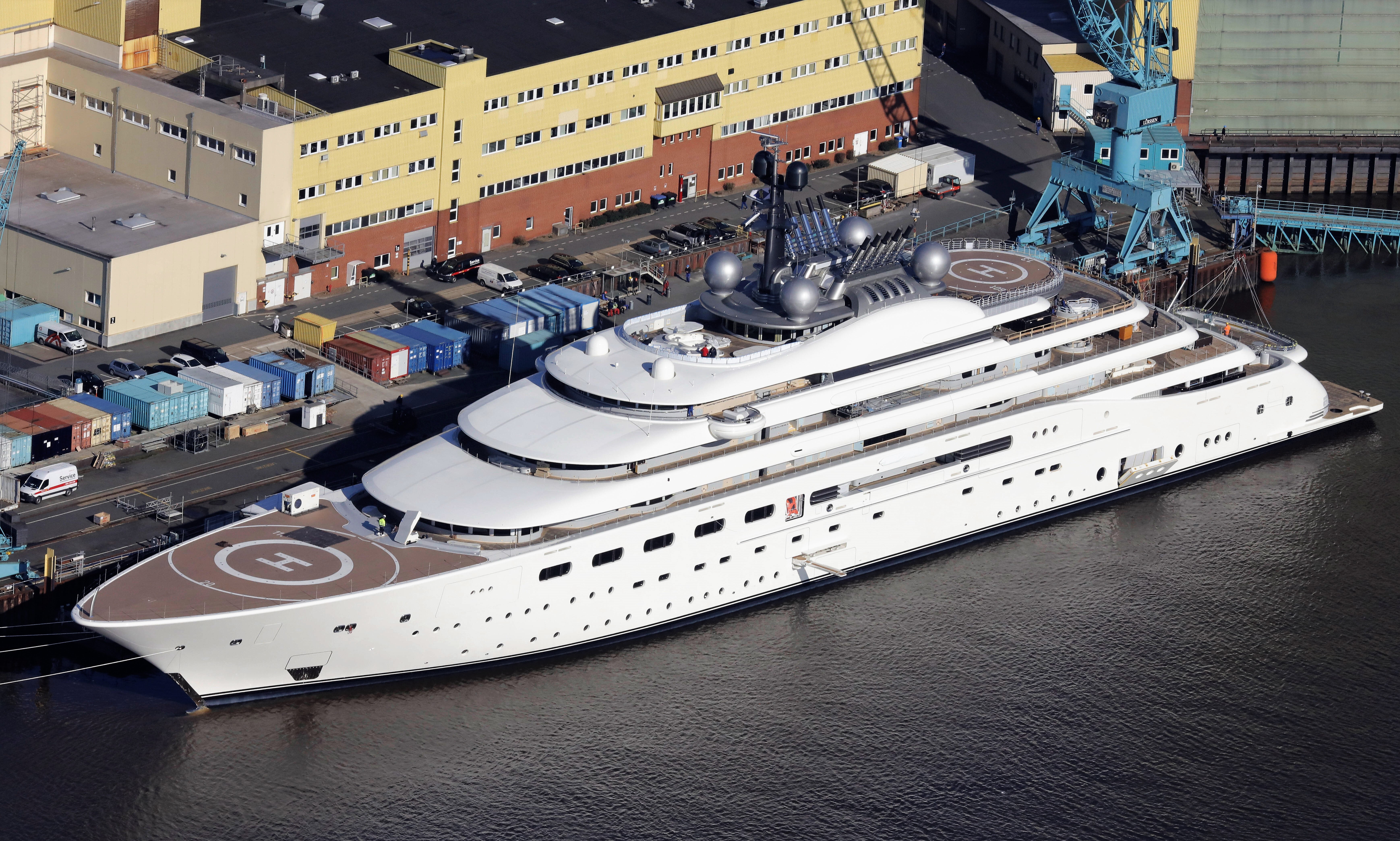 Russische Oligarchen-Yacht plötzlich aus Hafen verschwunden - trotz Beschlagnahmung!
