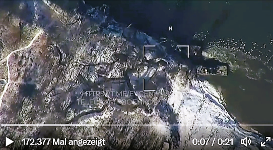 [Video]▶️ Russen versenken ukrainisches Schiff! Dramatisches Video zeigt Bombeneinschlag an Bord