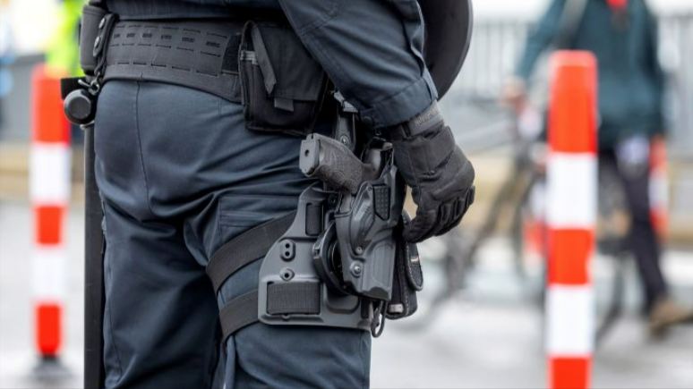 Amokalarm! Wieder Schule evakuiert! Großeinsatz der Polizei wegen möglicher Gefährdung
