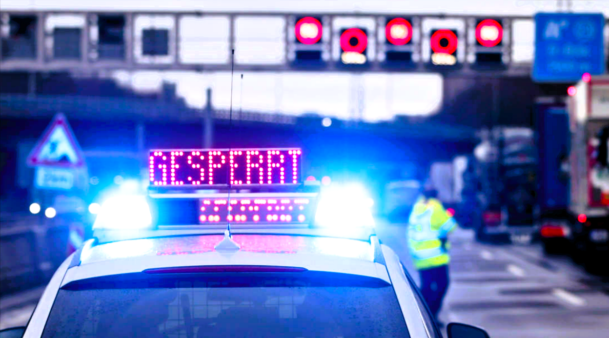 Vollsperrung! Reisebus-Unfall mit 16 Verletzten! Straßensperrung und Chaos auf der Autobahn
