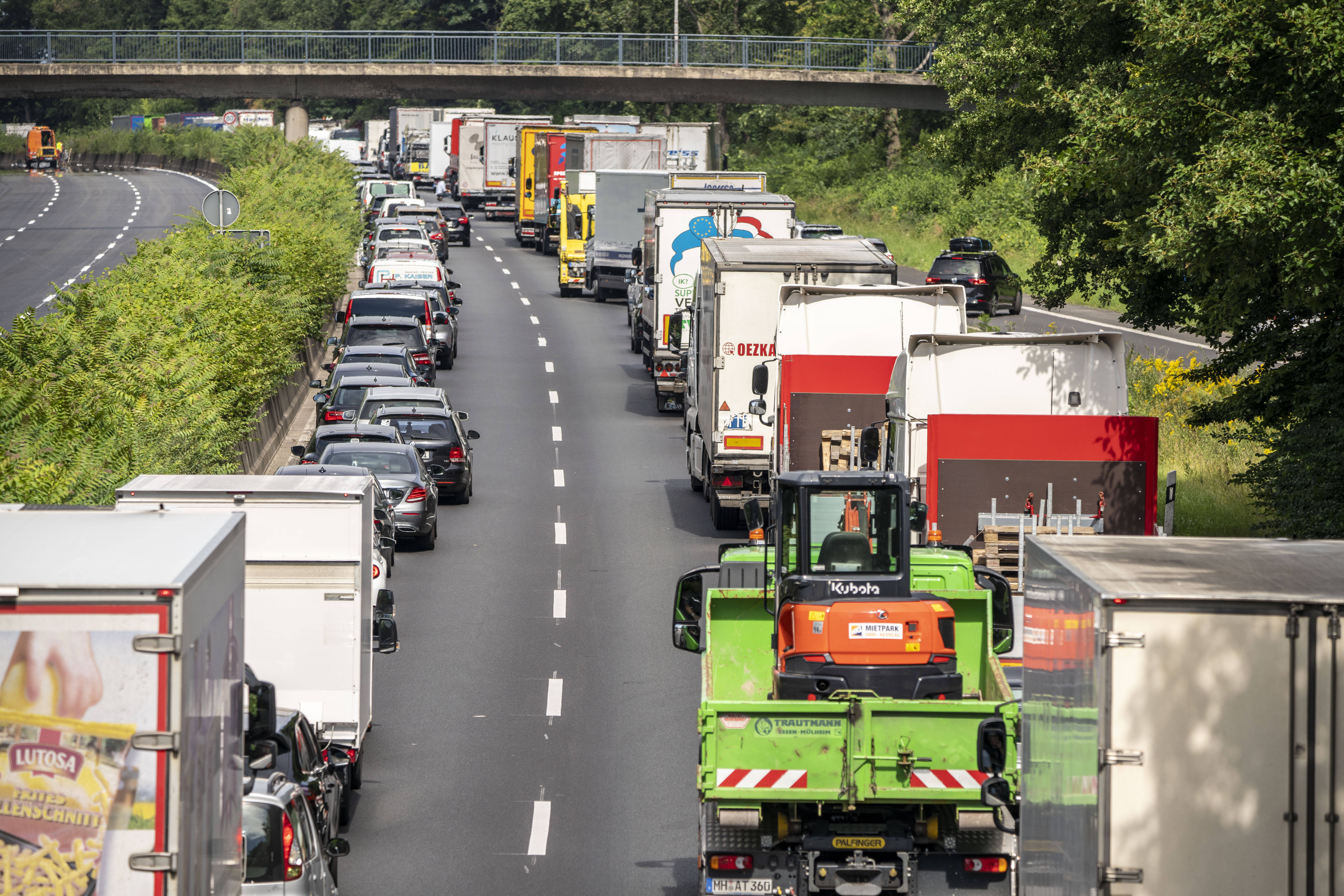 Stau-Alarm! Sommerferien-Ende sorgt für Mega-Staus: Diese Autobahnen sollten Sie meiden!