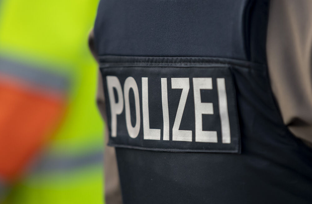 Angriff auf Polizisten - Teenager schlagen Beamten krankenhausreif!