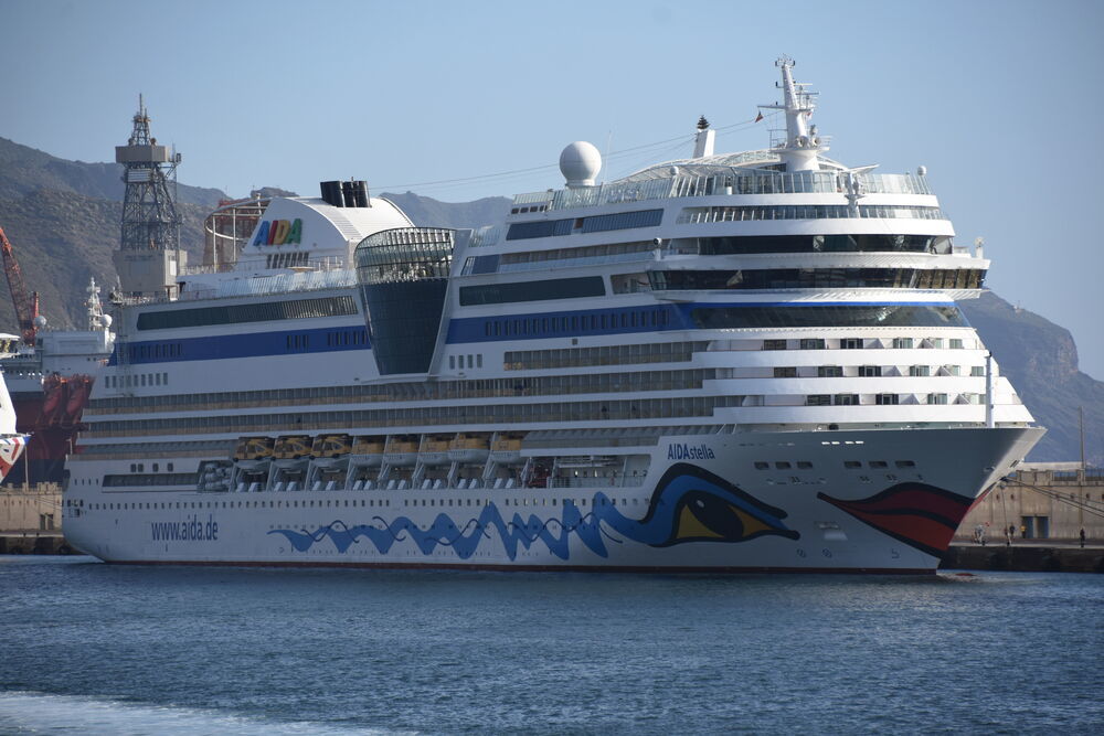 Deutsches Kreuzfahrtschiff muss plötzlich Kurs ändern! Medizinischer Notfall auf der AIDA!