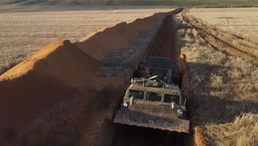 Angst vor dem Einmarsch der Ukraine! Russen bauen Verteidigungsanlagen auf eigenem Staatsgebiet!