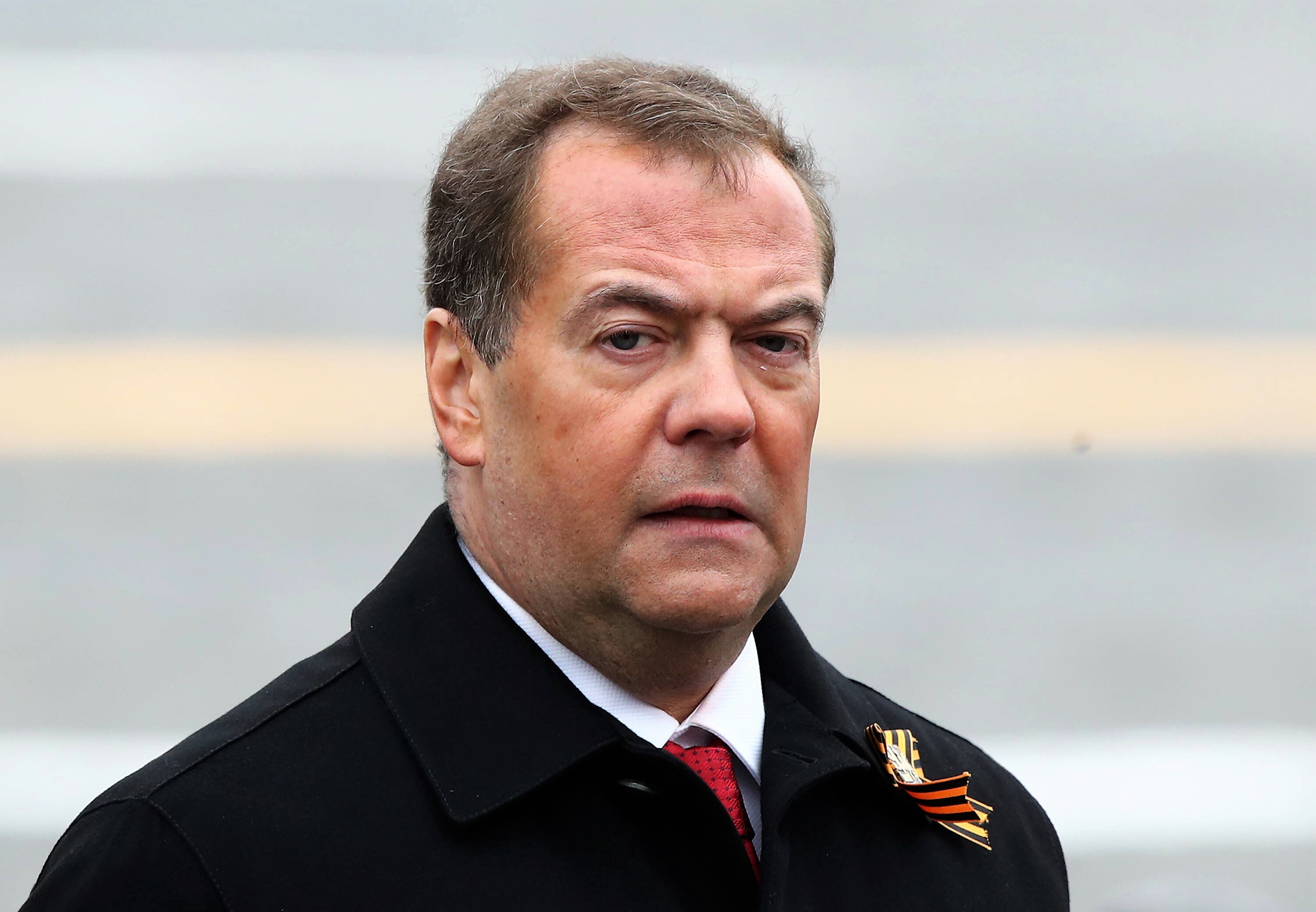 Medwedew droht mit Angriff auf Deutsche Panzerfabrik! Ehemaliger russischer Präsident droht mit Zerstörung