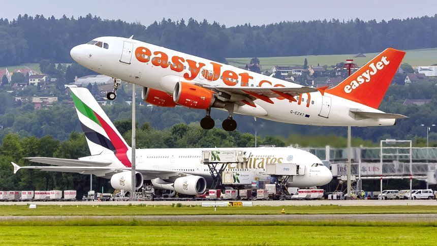Eilmeldung - Flughafen Mallorca evakuiert! Bombendrohung! Passagier droht mit einem Sprengsatz!