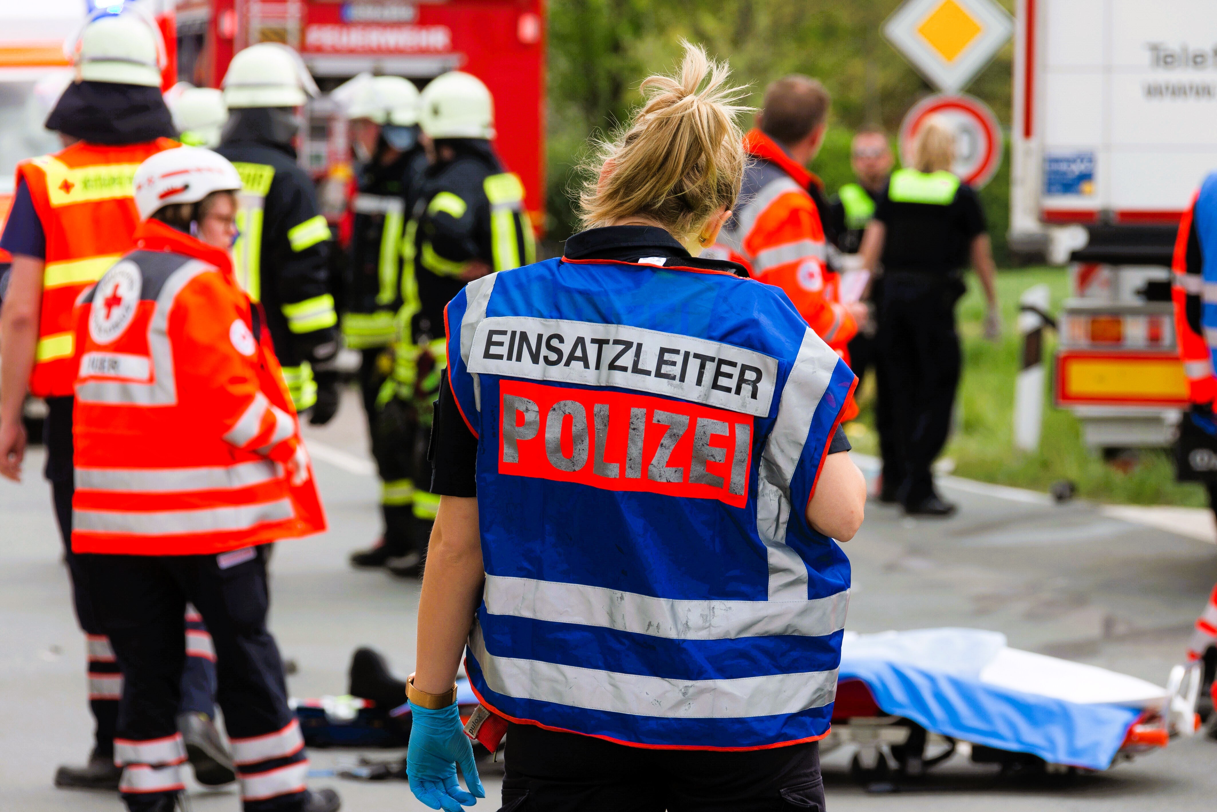 Flammen-Inferno! 2 Leichen aus brennendem Wohnhaus geborgen
