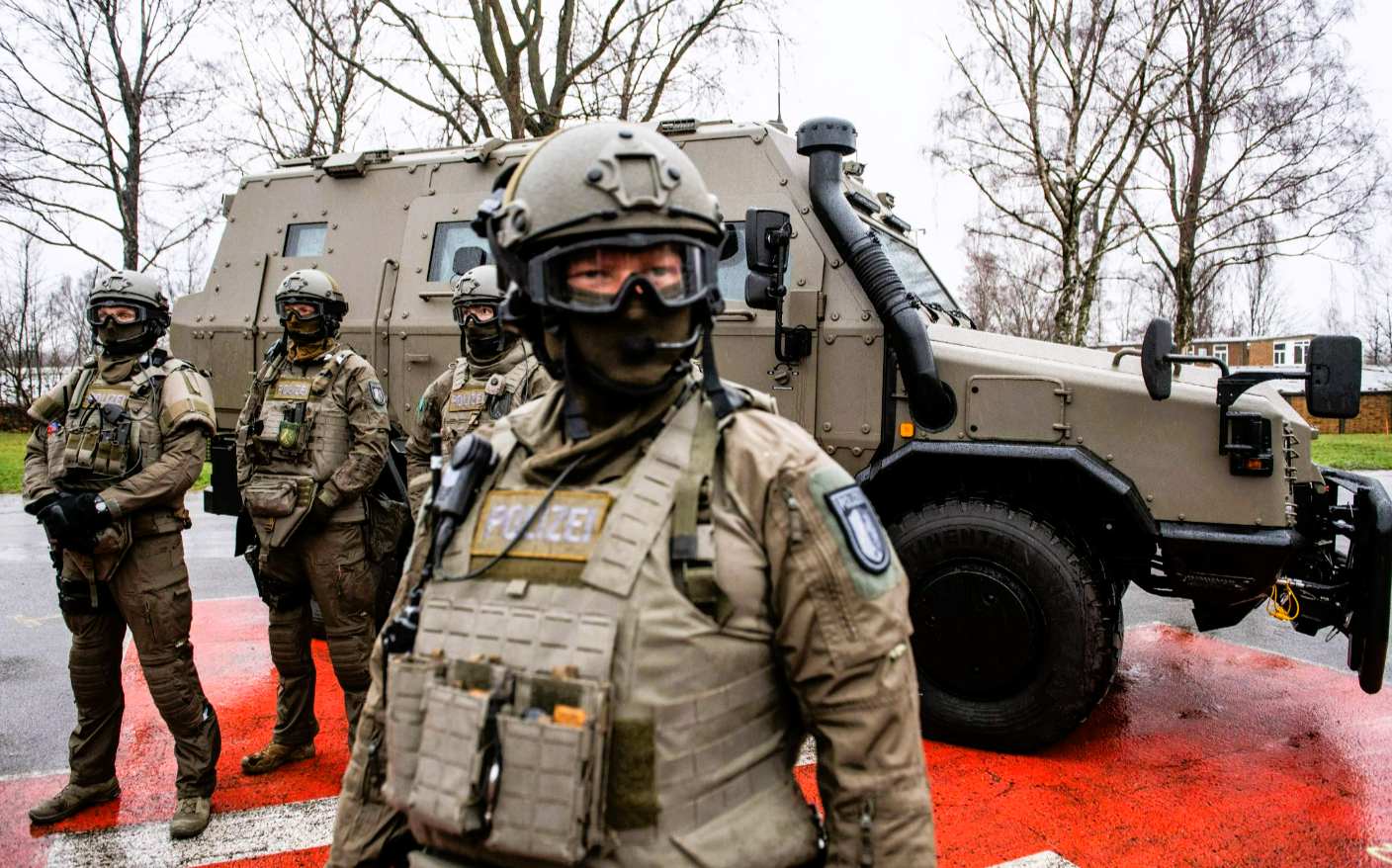 Geiselnahme in Arztpraxis! Psychisch kranke Frau verschanzt sich mit Waffe!