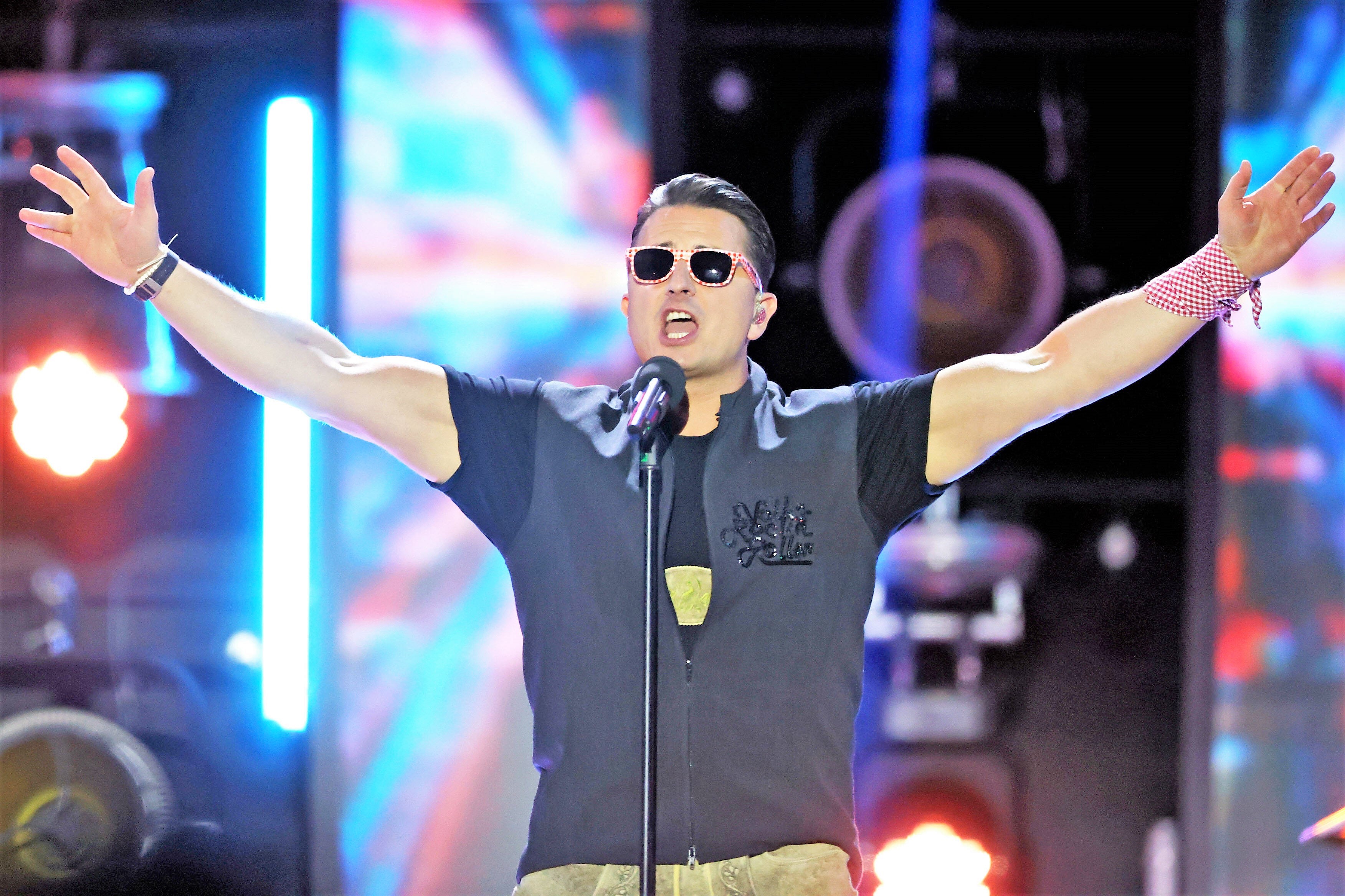 Andreas Gabalier im Kranknehaus! Muss er seine Megakonzerte absagen?