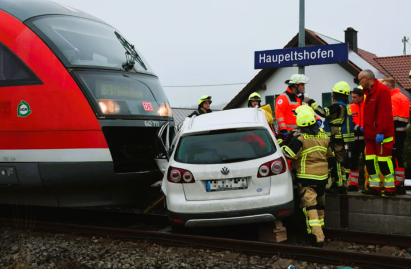 Schweres Zugunglück in Deutschland – Viele Tote und Verletzte, Rettungskräfte im Einsatz
